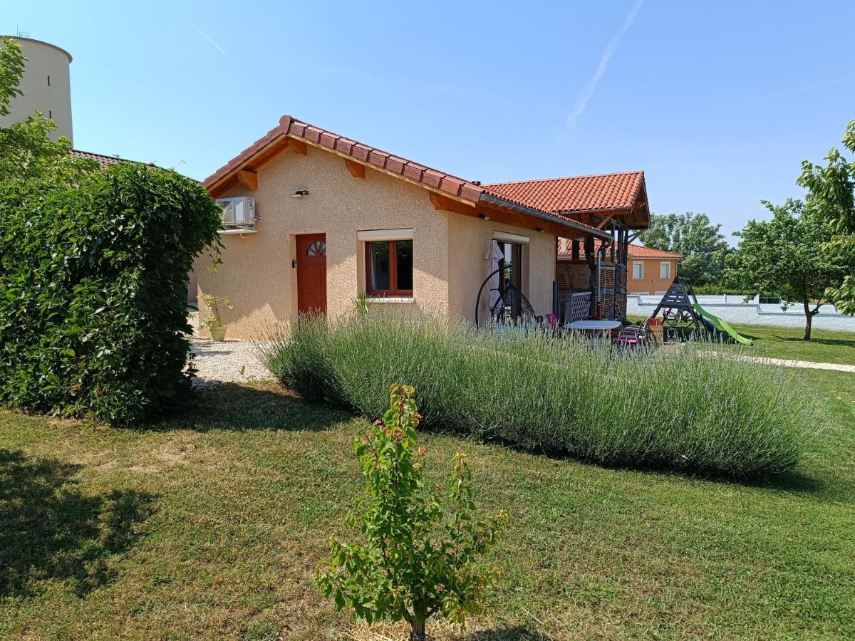 Studio Avec Terrasse Au Calme Jayat Buitenkant foto